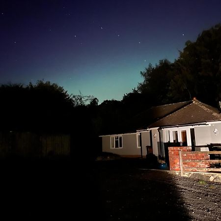 3 Bedroom Bungalow In Llanrhaeadr Ym Oswestry Bagian luar foto